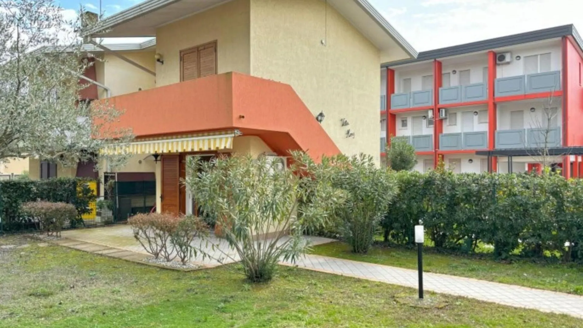Ground Floor Apartment With Private Garden Bibione Vila